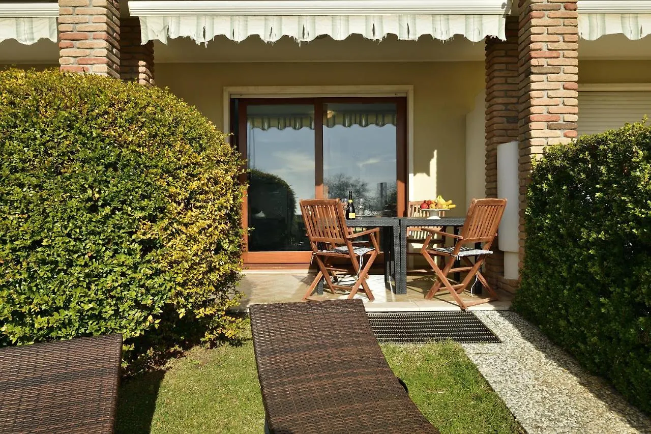 Beach-Front Boutique Apartment Lido 113 location